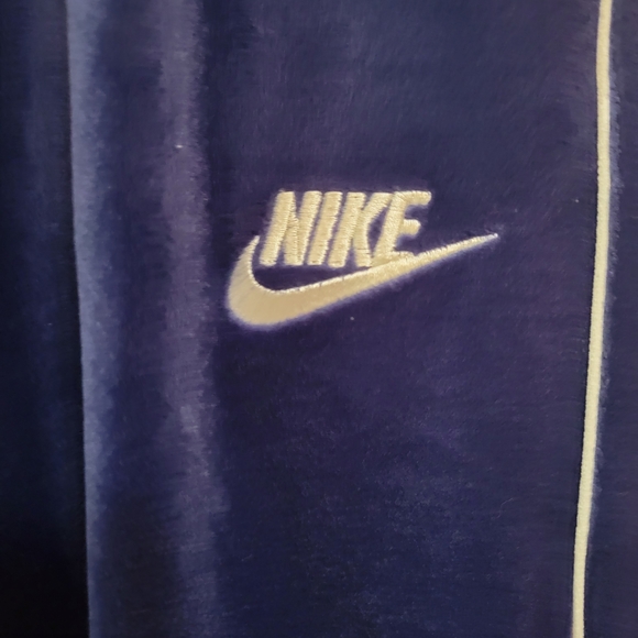 Nike Women's Navy Blue Jogger with White Stripe - Picture 3 of 6